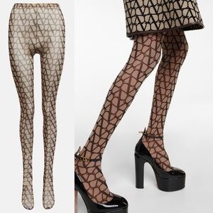 NWT/NWB Valentino Garavani V Logo Nude and Black Tights, Size S/M